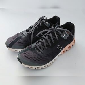 ON Women's Athletic Sneakers. Size 8 US. Pre-owned.